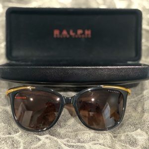 Cat eye sunglasses